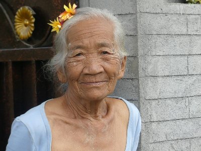 102세 할머니의 첫 생일 잔치